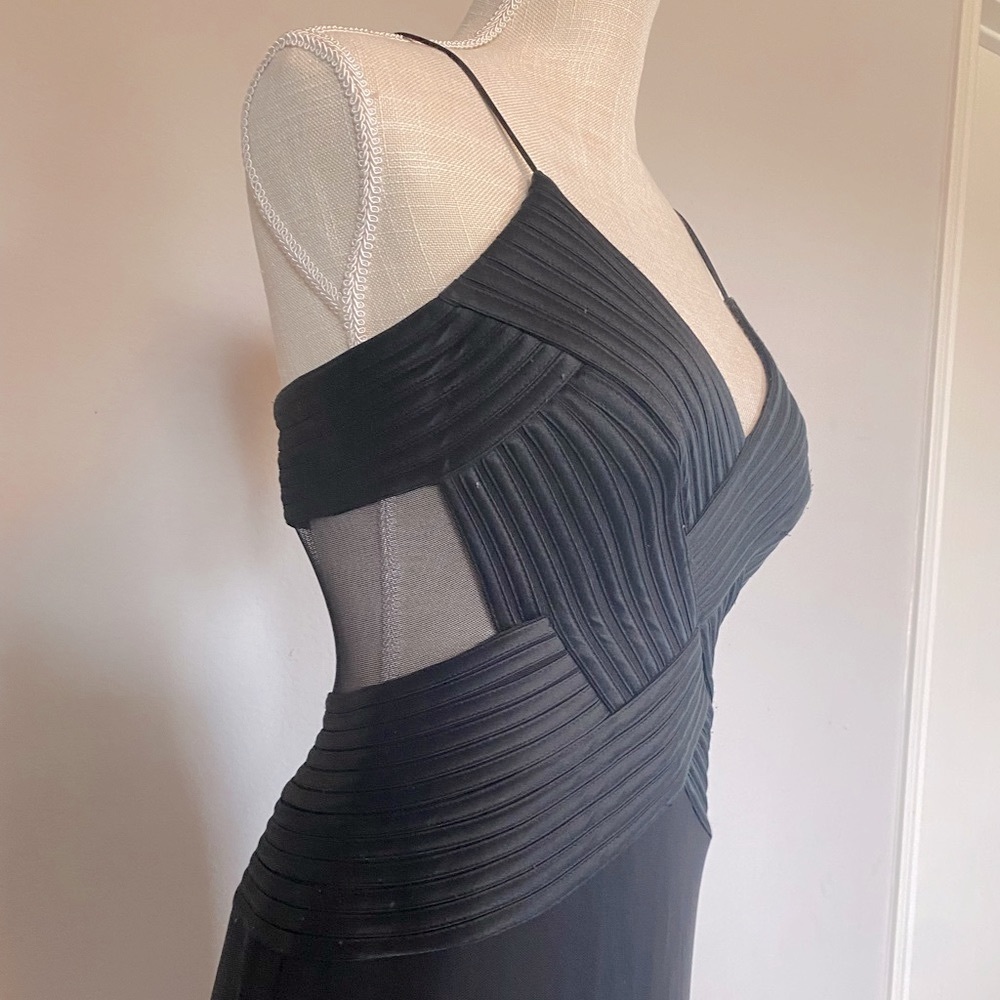Maxi asymmetrical black evening gown size 6 only worn once! In great condition ✨